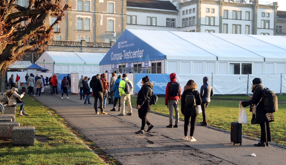 People queue in front of a COVID-19 testing site of the Stadtspital Waid and Triemli hospital, as the spread of the coronavirus disease (COVID-19) continues, in Zurich, Switzerland December 18, 2020. REUTERS/Arnd Wiegmann