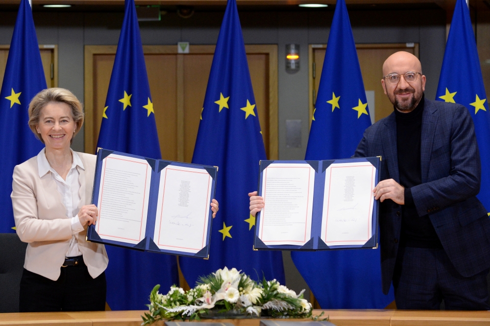 European Commission President Ursula von der Leyen and European Council President Charles Michel show signed Brexit trade agreement due to come into force on January 1, 2021, in Brussels, Belgium December 30, 2020. REUTERS/Johanna Geron/Pool
 