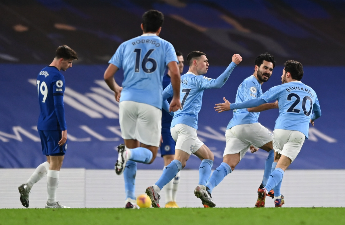 Soccer Football - Premier League - Chelsea v Manchester City - Stamford Bridge, London, Britain - January 3, 2021 Manchester City's Ilkay Gundogan celebrates scoring their first goal with Bernardo Silva and Phil Fodenv Pool via REUTERS/Shaun Botterill