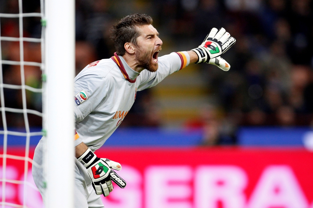 AS Roma's goalkeeper Morgan De Sanctis gestures during their Italian Serie A soccer match against Inter Milan at the San Siro stadium in Milan October 5, 2013. REUTERS/Giampiero Sposito/File Photo