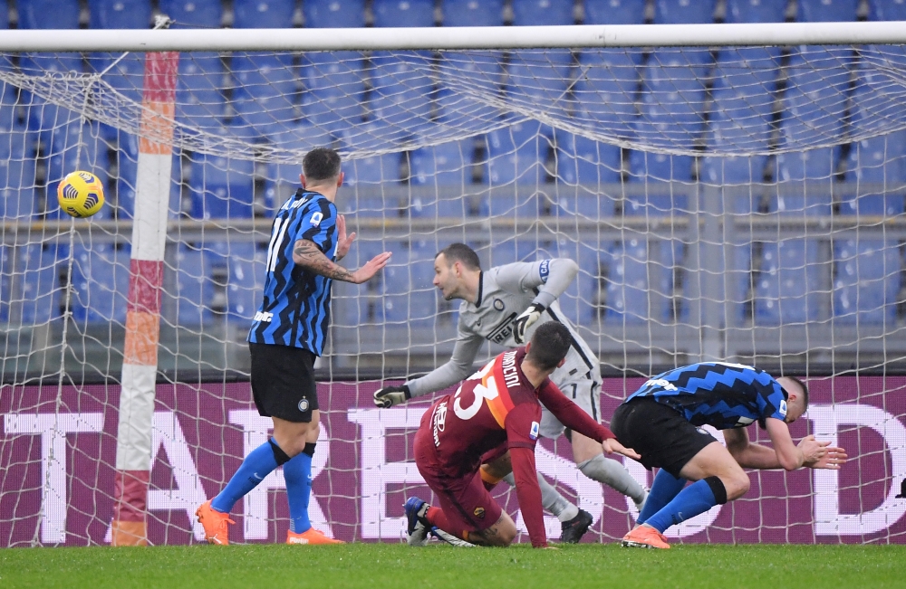 AS Roma's Gianluca Mancini scores their second goal REUTERS/Alberto Lingria