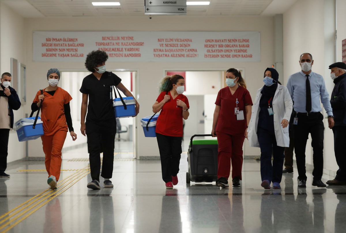 Health workers carry Sinovac's CoronaVac COVID-19 vaccine boxes at Sancaktepe Sehit Dr. Ilhan Varank Training and Research Hospital, in Istanbul, Turkey January 14, 2021. REUTERS/Murad Sezer
