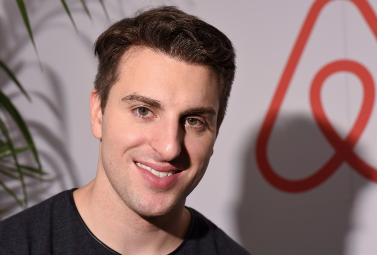 FILE PHOTO: FILE PHOTO: Airbnb Chief Executive Brian Chesky poses for Reuters in Los Angeles, California, U.S. November 17, 2016. REUTERS/Phil McCarten/File Photo/File Photo
