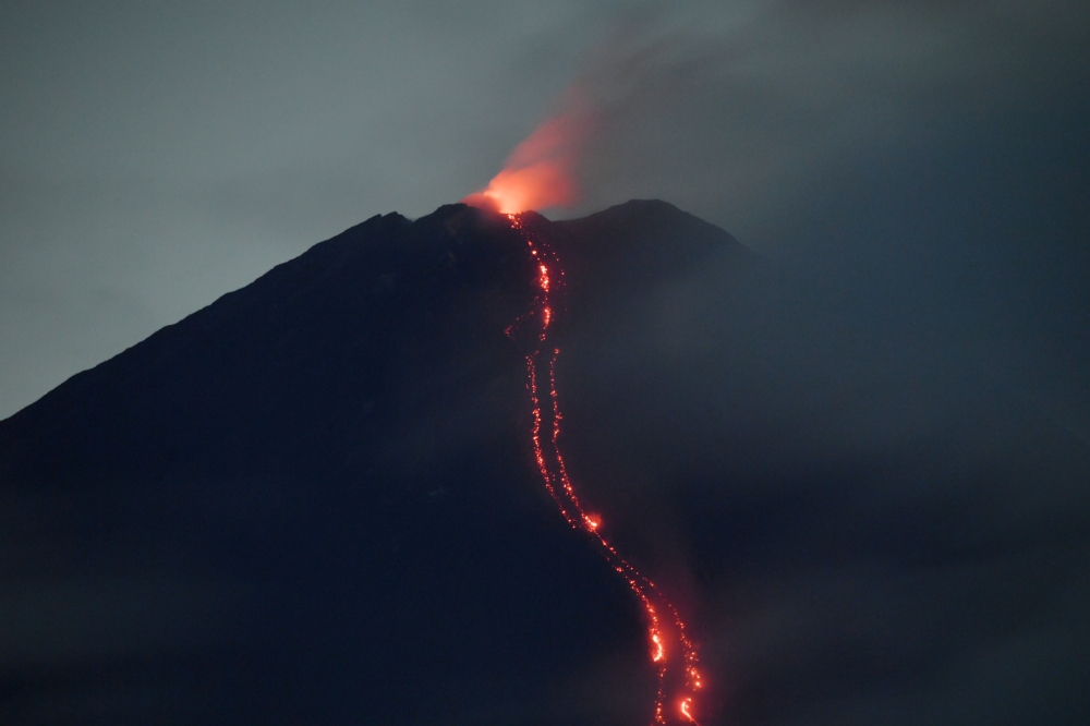Mount Semeru volcano spews hot lava as it erupts, as seen from Oro-oro Ombo village in Lumajang, East Java province, Indonesia, January 17, 2021. Zabur Karuru/Antara Foto via REUTERS 