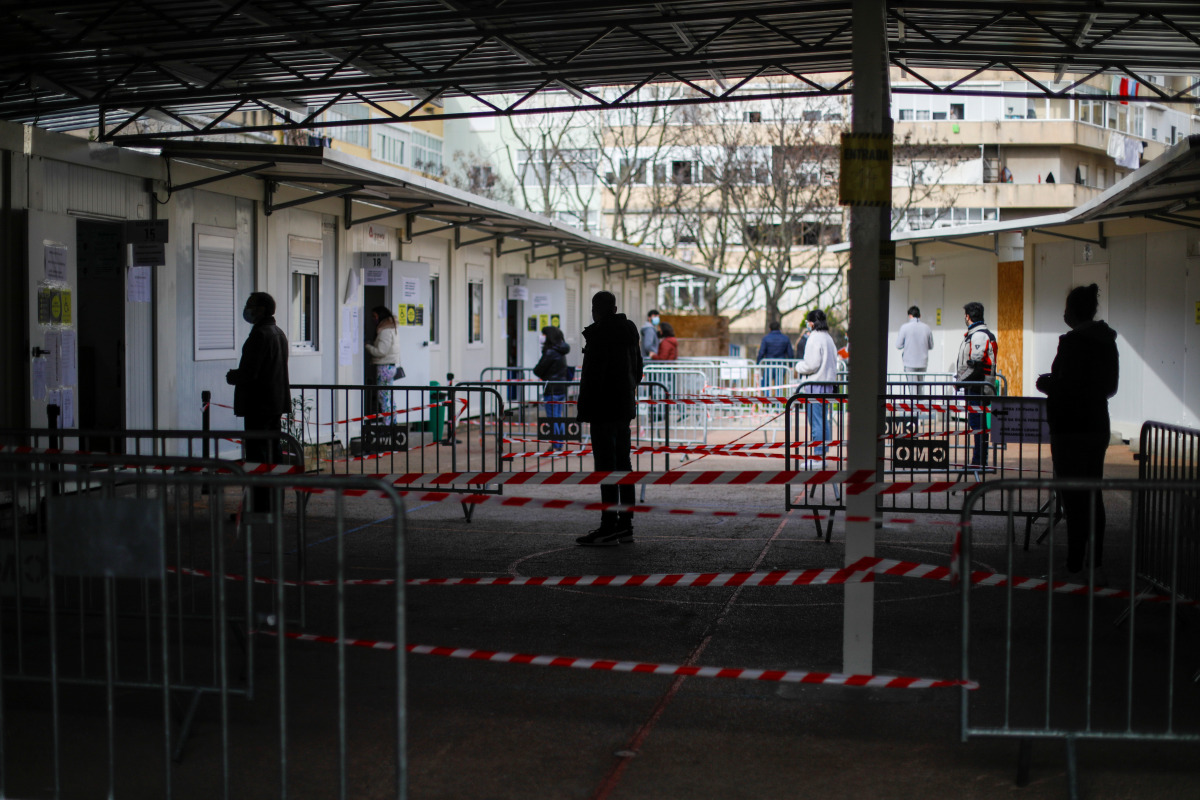 People wait in line to vote in presidential election, amid the coronavirus disease (COVID-19) pandemic in Lisbon, Portugal, January 24, 2021. REUTERS/Pedro Nunes
