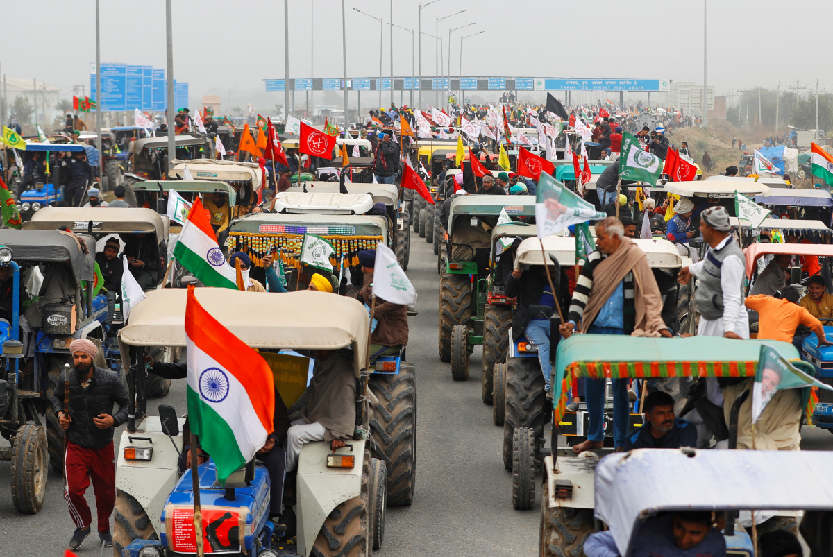FILE PHOTO: Farmers participate in a tractor rally to protest against the newly passed farm bills, on a highway on the outskirts of New Delhi, India, January 7, 2021. REUTERS/Adnan Abidi/File Photo
