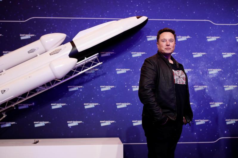 FILE PHOTO: SpaceX owner and Tesla CEO Elon Musk poses after arriving on the red carpet for the Axel Springer award, in Berlin, Germany, December 1, 2020. REUTERS/Hannibal Hanschke/Pool
