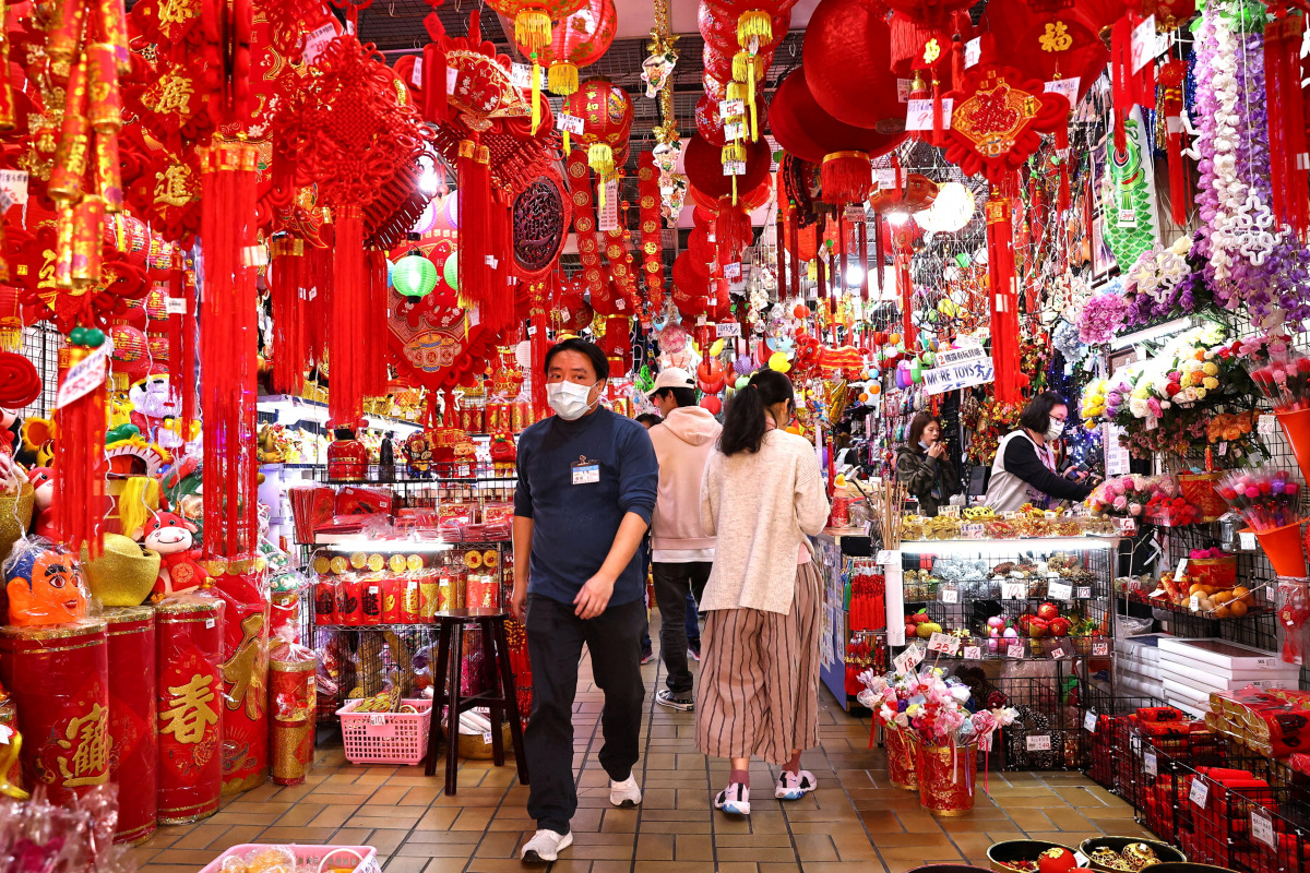 FILE PHOTO: A man wears a protective mask to prevent the spread of coronavirus disease (COVID-19) while shopping ahead of the Chinese new year in Taipei, Taiwan, January 20, 2021. REUTERS/Ann Wang/File Photo
