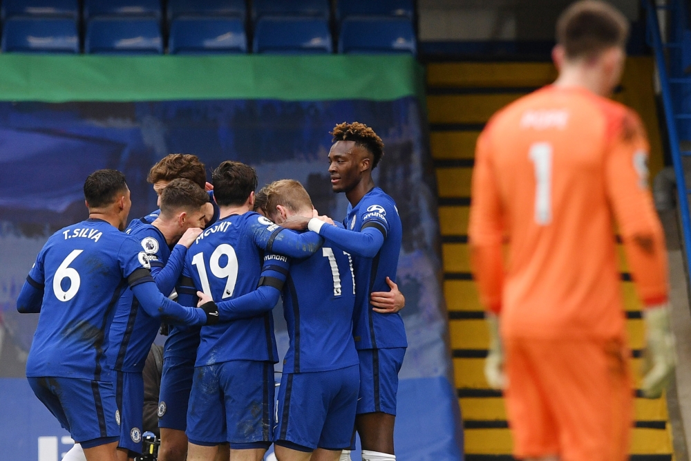 January 31, 2021 Chelsea's Cesar Azpilicueta celebrates scoring their first goal with teammates Pool via REUTERS/Justin Tallis