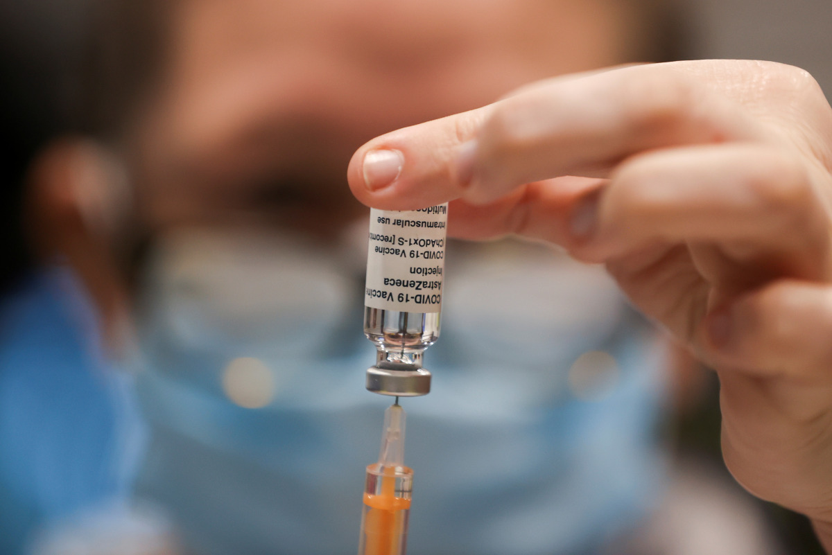 A health worker draws a dose of the AstraZeneca's coronavirus disease (COVID-19) vaccine, at the vaccination centre in the Newcastle Eagles Community Arena, in Newcastle upon Tyne, Britain, January 30, 2021. REUTERS/Lee Smith
