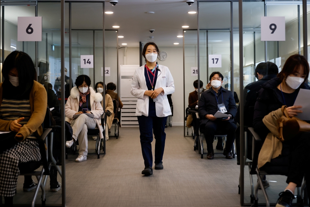 A nurse takes part in the coronavirus disease (COVID-19) vaccination mock drill at the COVID-19 vaccination center in Seoul, South Korea, February 9, 2021. REUTERS/Kim Hong-Ji/Pool