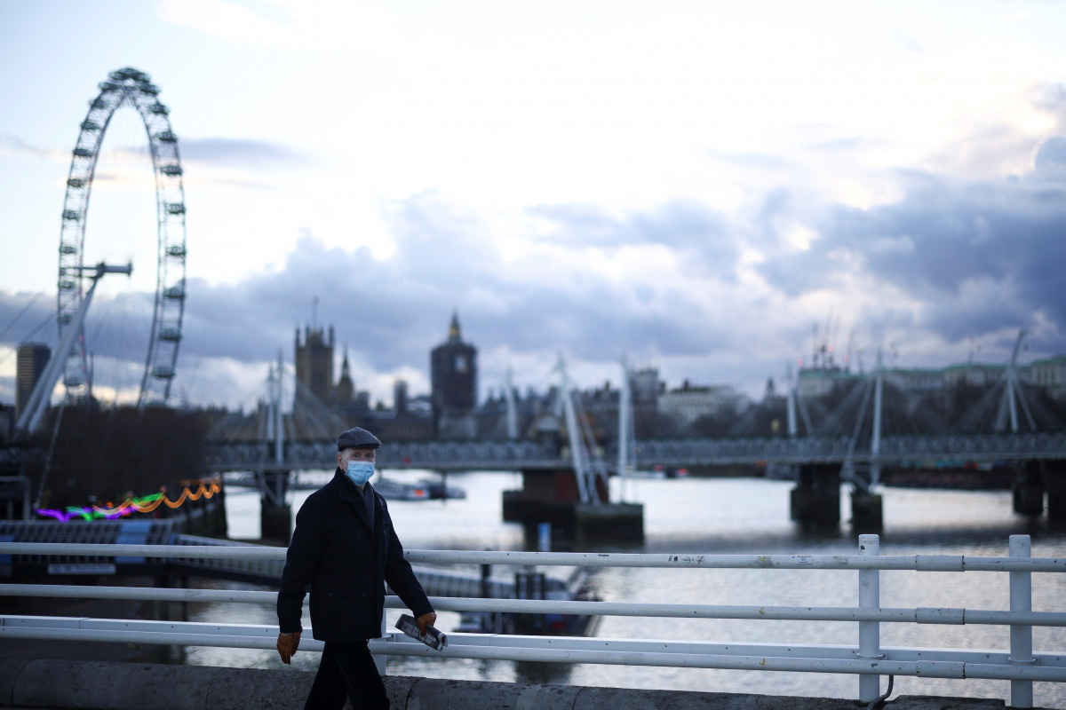 A person walks over Waterloo Bridge, amidst the coronavirus disease (COVID-19) outbreak in London, Britain, February 5, 2021. REUTERS/Henry Nicholls
