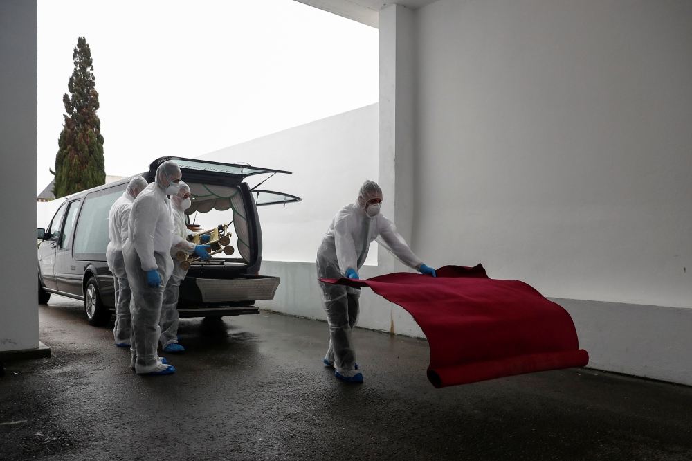 Funeral workers prepare for a farewell ceremony for a person who died from the coronavirus disease (COVID-19) at Alcabideche crematorium during the COVID-19 pandemic in Cascais, Portugal, February 9, 2021. Picture taken February 9, 2021. REUTERS/Pedro Nun