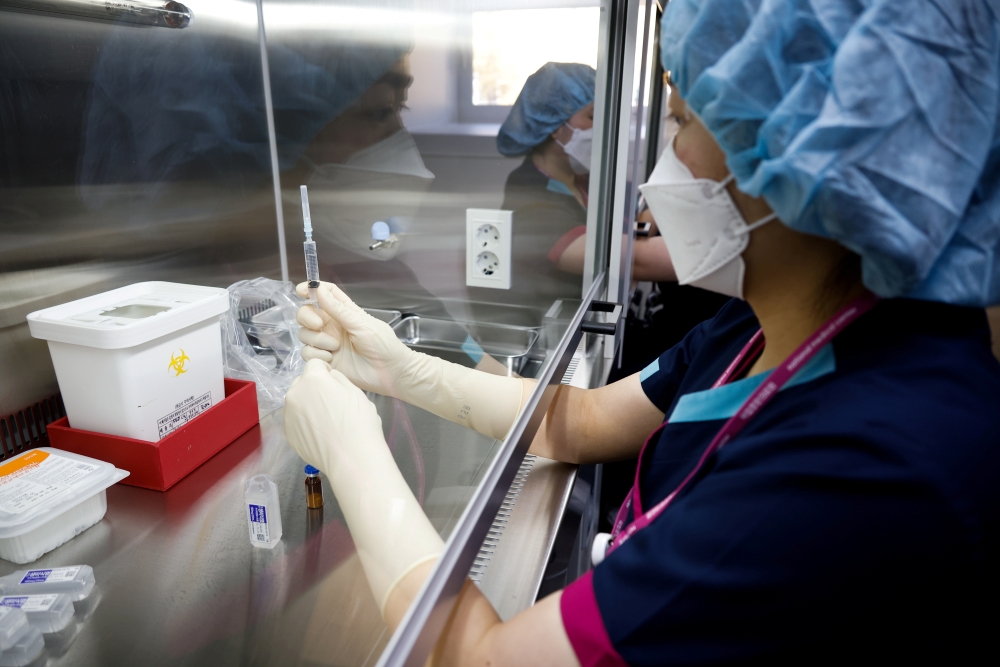 A nurse takes part in the coronavirus disease (COVID-19) vaccination mock drill at the COVID-19 vaccination center in Seoul, South Korea, February 9, 2021. REUTERS/Kim Hong-Ji/Pool/File Photo