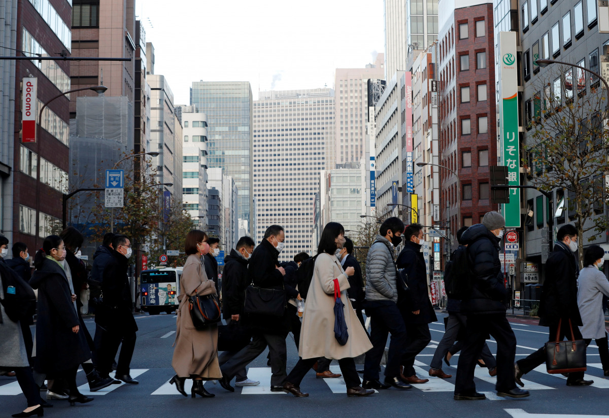 FILE PHOTO: Pedestrians wearing protective masks, following the coronavirus disease (COVID-19) outbreak, make their way during commuting hour at a business district in Tokyo, Japan, January 7, 2021. REUTERS/Kim Kyung-Hoon/File Photo GLOBAL BUSINESS WEEK A