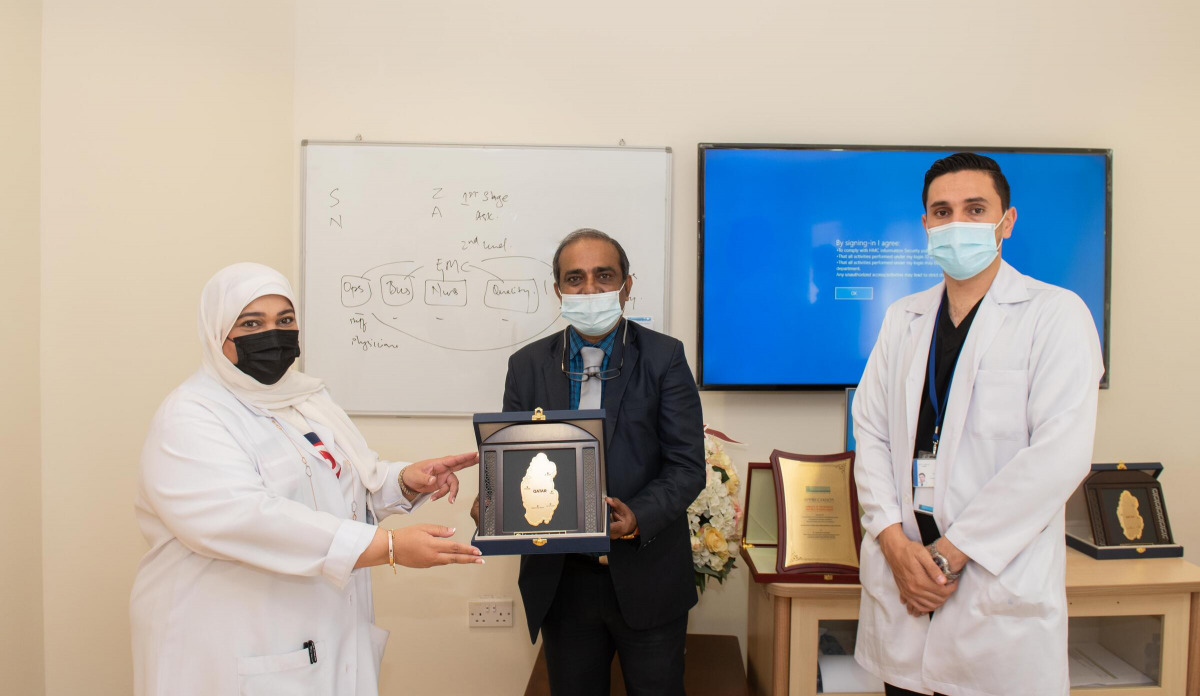 HMC's Dr. Hanadi Al Hamad honours representatives of Bangladeshi and Nepalese embassies and ICBF.
