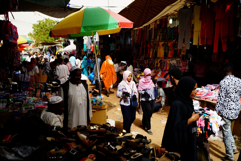 FILE PHOTO: People shop at a bazaar in Khartoum, Sudan, June 24, 2019. REUTERS/Umit Bektas