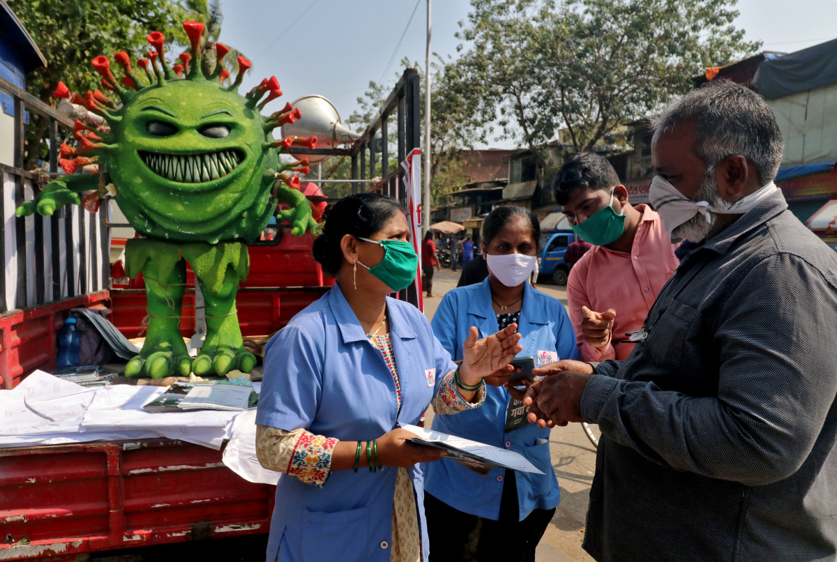 Volunteers distribute pamphlets during an awareness campaign on the spread of the coronavirus disease (COVID-19) on a street in Mumbai, India, February 22, 2021. REUTERS/Niharika Kulkarni
