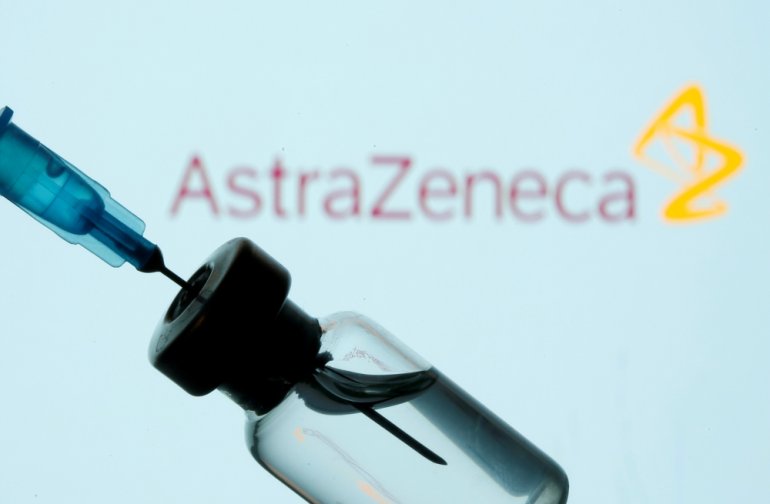 A vial and sryinge are seen in front of a displayed AstraZeneca logo in this illustration taken January 11, 2021. REUTERS/Dado Ruvic/Illustration/File Photo
