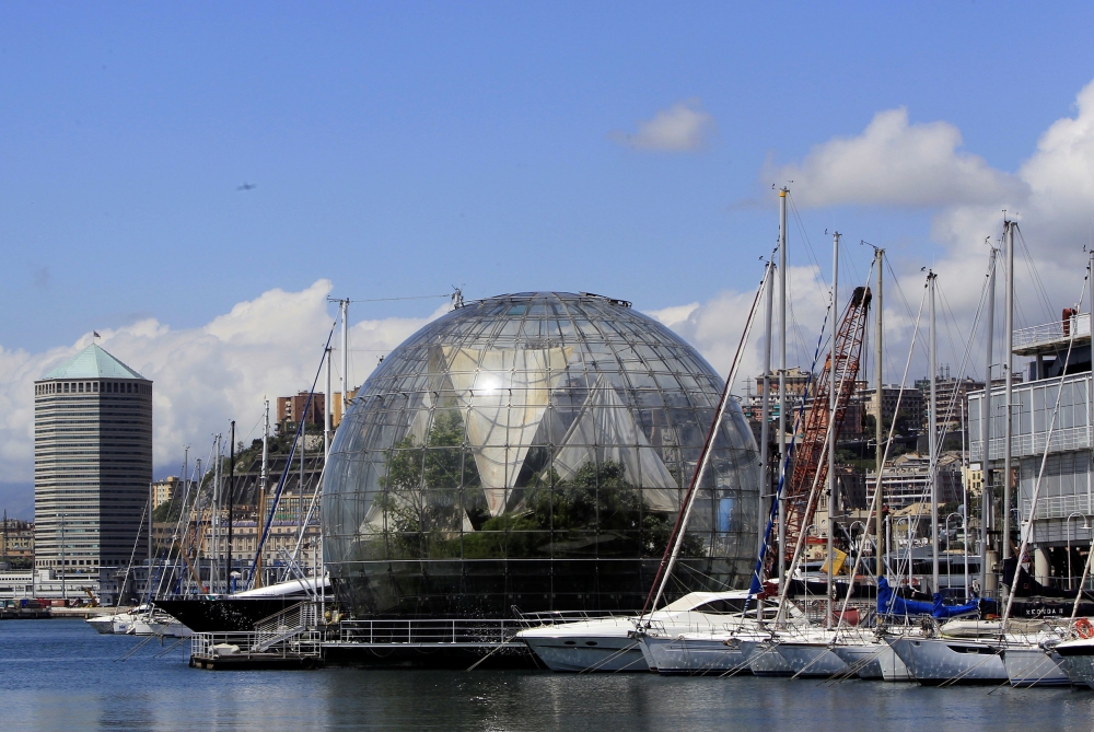 A view of part of the Genoa harbor May 14, 2013./File Photo