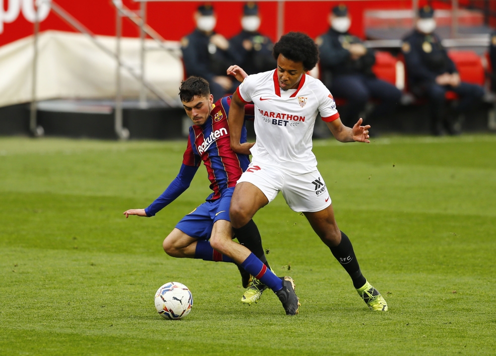 Barcelona's Pedri in action with Sevilla's Jules Kounde REUTERS/Marcelo Del Pozo