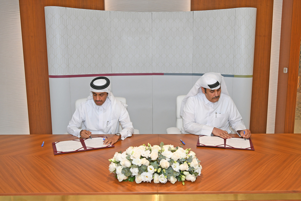 President of GTA, Ahmed bin Issa Al Mohannadi, and Head of QFIU, Sheikh Ahmed bin Eid Al Thani, signing the MoU.