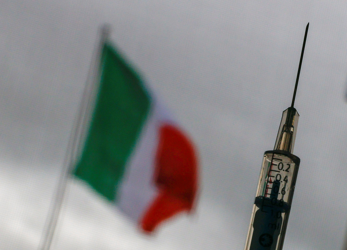 FILE PHOTO: A syringe with a dose of the AstraZeneca vaccine against the coronavirus disease (COVID-19) is seen in a vaccination centre at the Cecchignola military compound, in Rome, Italy, March 9, 2021. REUTERS/Guglielmo Mangiapane/File Photo
