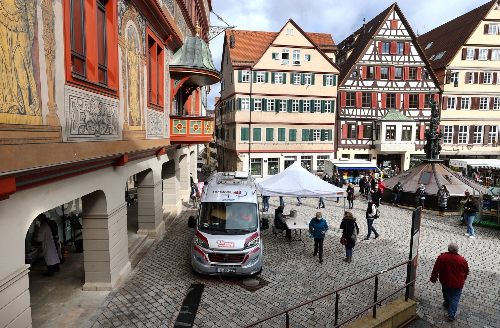 People queue outside a COVID-19 rapid test centre to get a day pass to visit shops and cultural institutions as the spread of the coronavirus disease (COVID-19) continues in Tuebingen, Germany, March 17, 2021. REUTERS/Kai Pfaffenbach