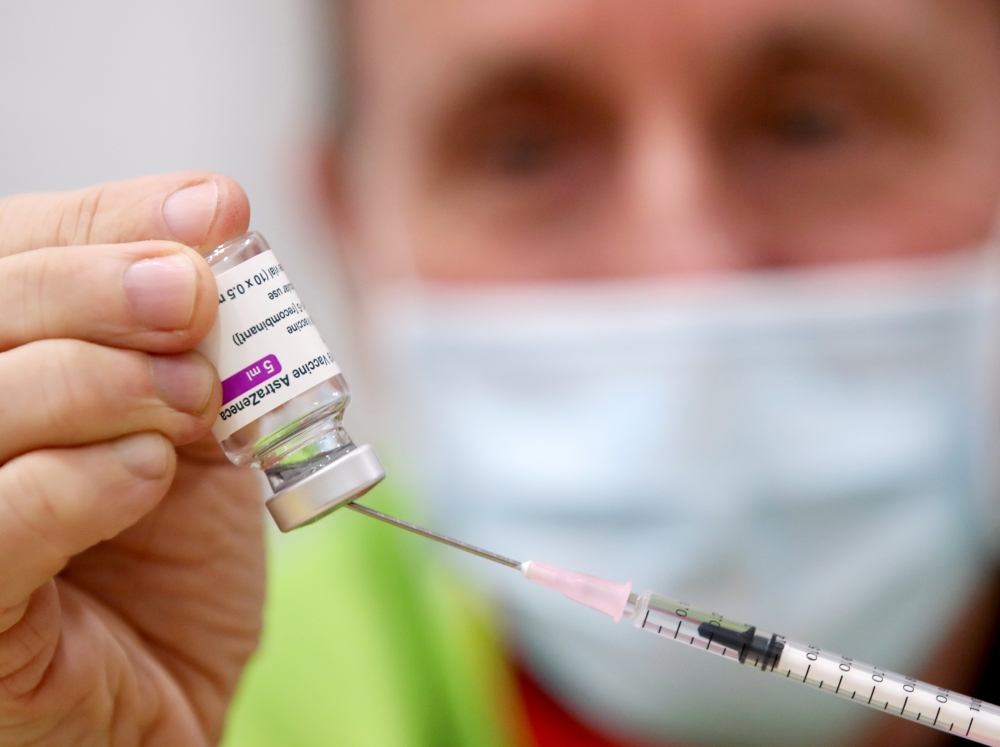 A medical worker prepares a dose of Oxford/AstraZeneca's COVID-19 vaccine at a vaccination centre in Antwerp, Belgium March 18, 2021. REUTERS/Yves Herman
