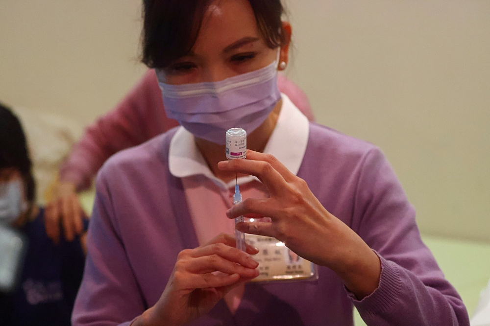 A nurse prepares a dose of the AstraZeneca vaccine against the coronavirus disease (COVID-19) during a vaccination for medical workers in Taipei, Taiwan, March 22, 2021. REUTERS/Ann Wang