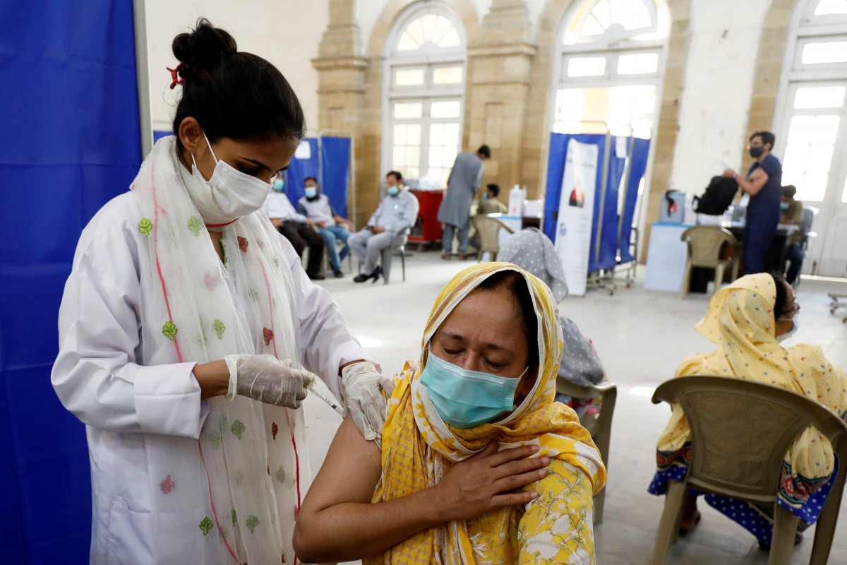 A resident receives a dose of coronavirus disease (COVID-19) vaccine, at a vaccination center in Karachi, Pakistan March 22, 2021. REUTERS/Akhtar Soomro
