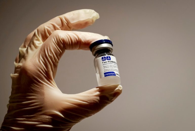 A medical specialist holds a vial of Sputnik V vaccine against the coronavirus in a department store in Moscow, Russia, January 18, 2021. REUTERS/Shamil Zhumatov/File Photo
