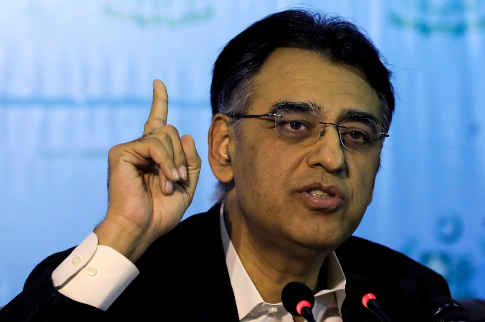 FILE PHOTO: Pakistan's Finance Minister Asad Umar gestures during a news conference in Islamabad, Pakistan, November 30, 2018. REUTERS/Faisal Mahmood/File Photo

