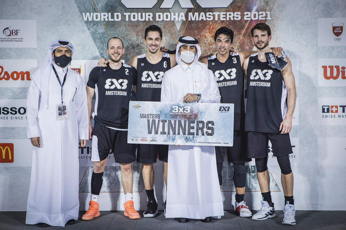 Amsterdam Talent&Pro’s players pose with officials of the Qatar Basketball Federation after winning the final, yesterday.  PIC COURTESY: FIBA