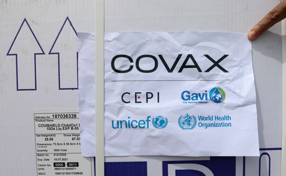 File photo: Workers offload the AstraZeneca/Oxford vaccines under the COVAX scheme against coronavirus disease (COVID-19) at the Aden Abdulle Osman Airport in Mogadishu, Somalia March 15, 2021. Reuters/Feisal Omar/File Photo