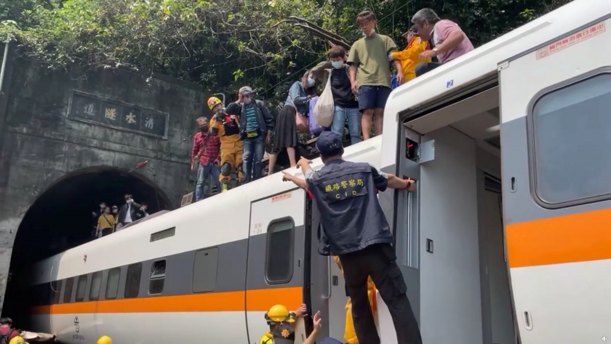 Rescue team help stranded passengers down from the roof of a train which derailed in a tunnel north of Hualien, Taiwan April 2, 2021, in this still image taken from video. FACEBOOK @HUALIENFASTNEWS via REUTERS 