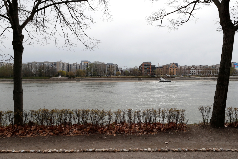Thousand of stones are placed to commemorate Hungary's coronavirus disease (Covid-19) victims on Margaret Island in Budapest, Hungary, April 6, 2021. Reuters/Bernadett Szabo