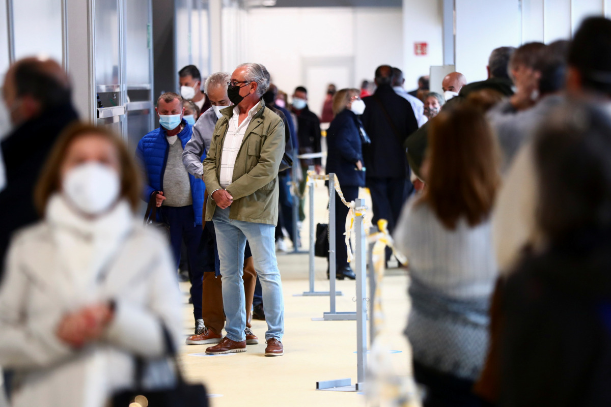 People wait in queue before receiving their first dose of the AstraZeneca COVID-19 vaccine, as the coronavirus disease (COVID-19) outbreak continues, at Enfermera Isabel Zendal hospital in Madrid, Spain, April 6, 2021. REUTERS/Sergio Perez
