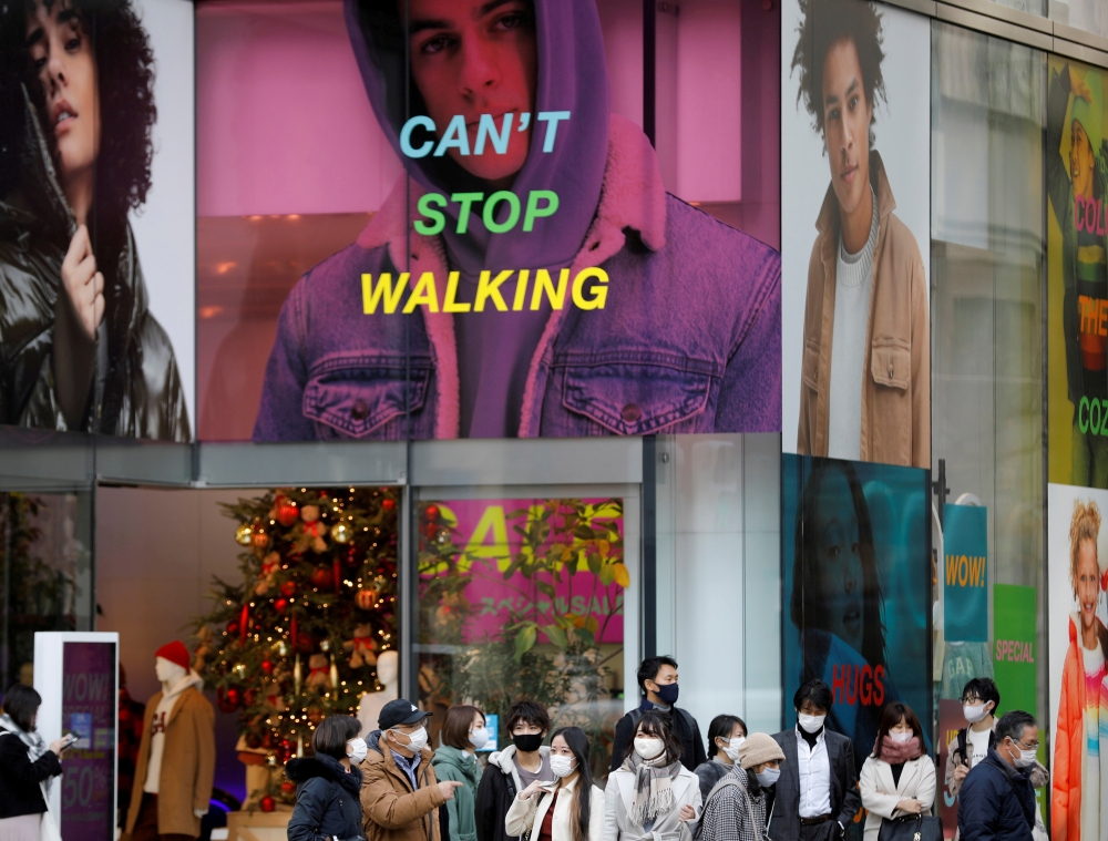 FILE PHOTO: People wear protective masks in a shopping district amid the coronavirus disease (COVID-19) outbreak in Tokyo, Japan, December 14 , 2020. REUTERS/Kim Kyung-Hoon/File Photo/File Photo
