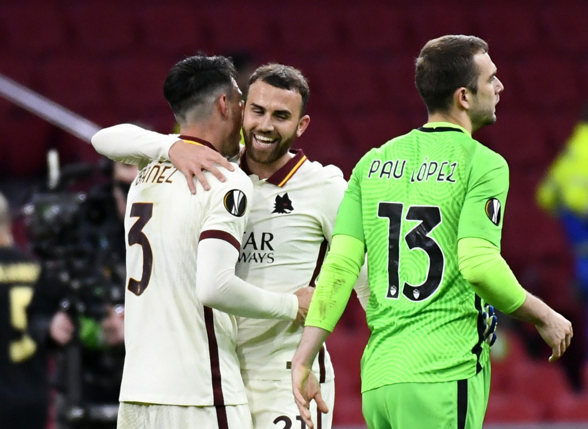 Soccer Football - Europa League - Quarter Final First Leg - Ajax Amsterdam v AS Roma - Johan Cruijff Arena, Amsterdam, Netherlands - April 8, 2021 AS Roma's Ibanez and Borja Mayoral celebrate after the match REUTERS/Piroschka Van De Wouw
