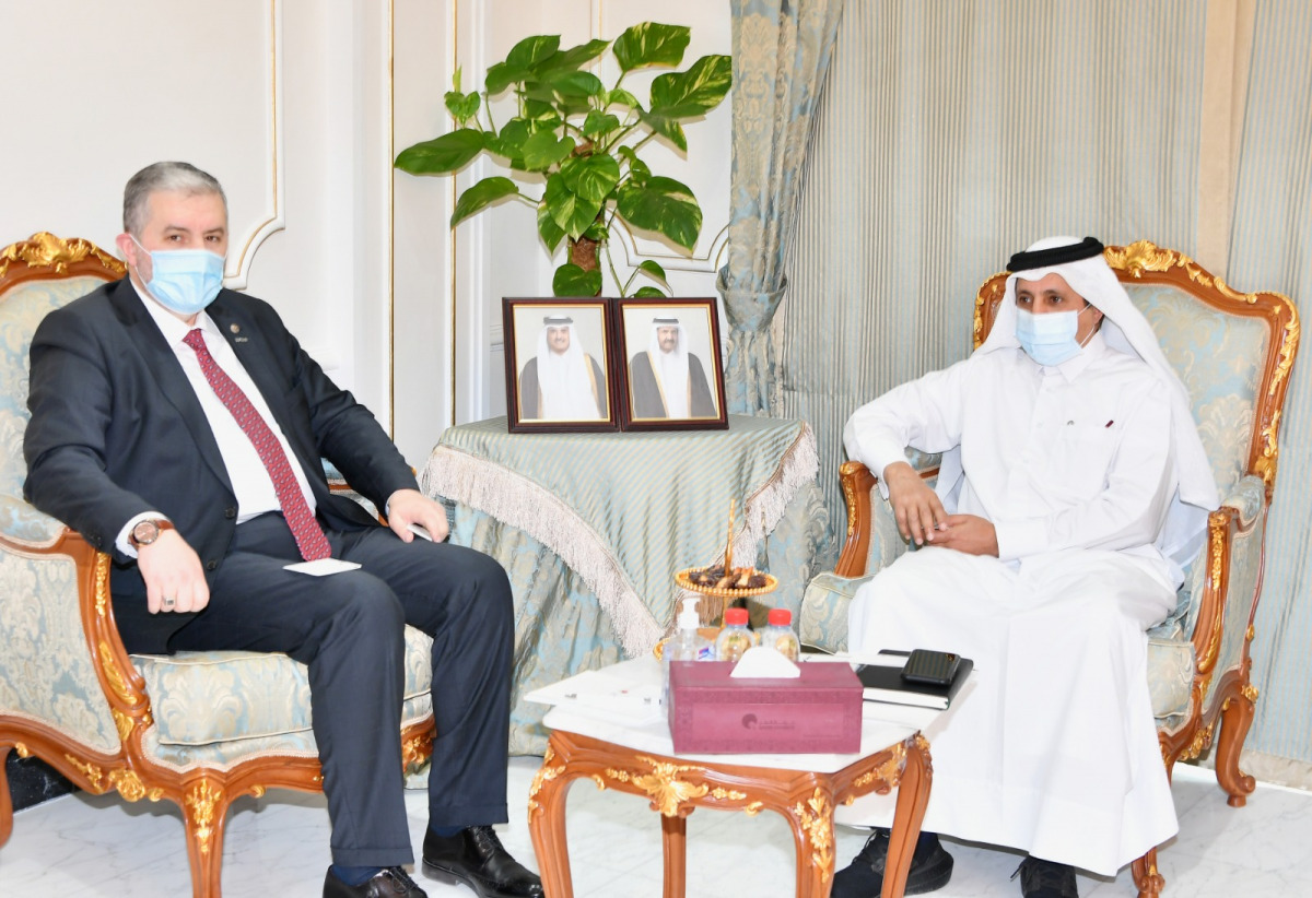 Qatar Chamber Chairman, Sheikh Khalifa bin Jassim Al Thani with President of Turkey’s Independent
Industrialists’ and Businessmen’s Association, Abdurrahman Kaan.