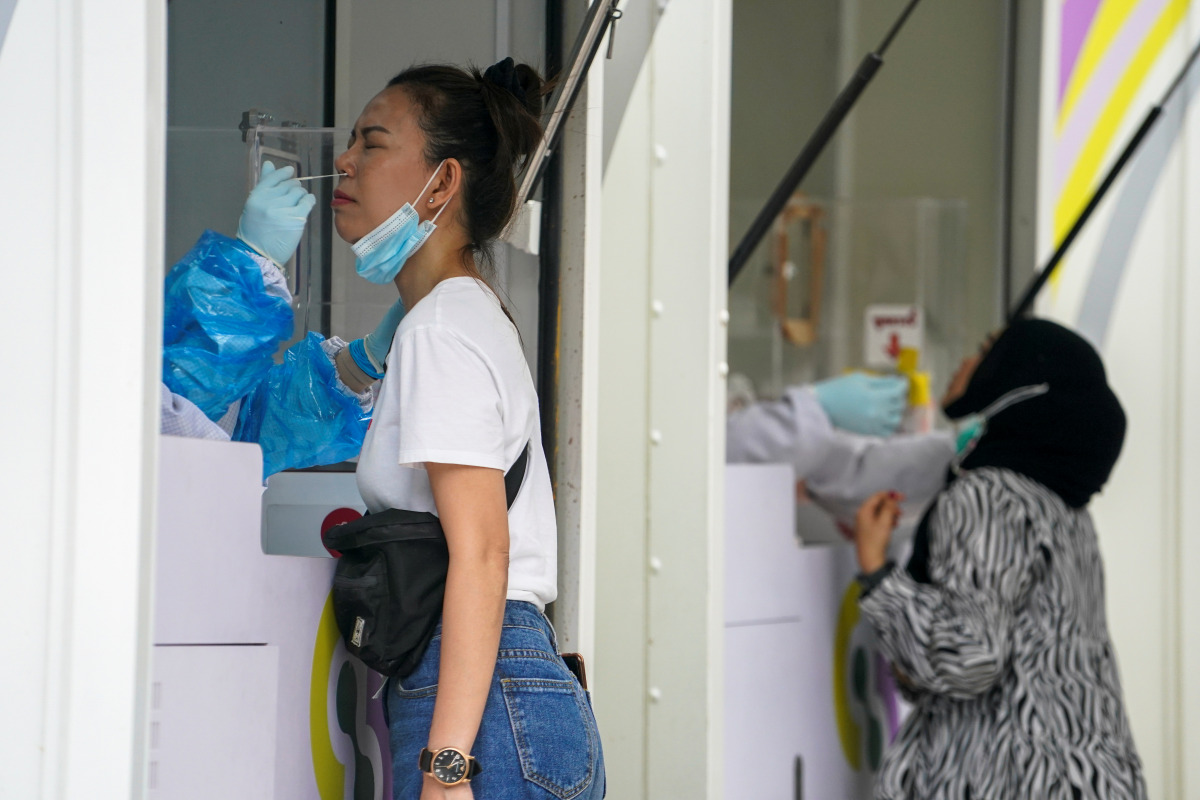 Healthcare workers take nasal swab samples from local residents for a COVID-19 test after hundreds of residents of Watthana district and the trendy Thonglor neighborhood tested positive for the coronavirus disease (COVID-19) in Bangkok, Thailand, April 8,
