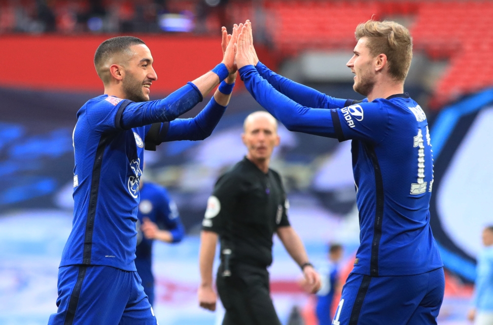Chelsea's Hakim Ziyech celebrates scoring their first goal with Timo Werner (REUTERS/Adam Davy)
