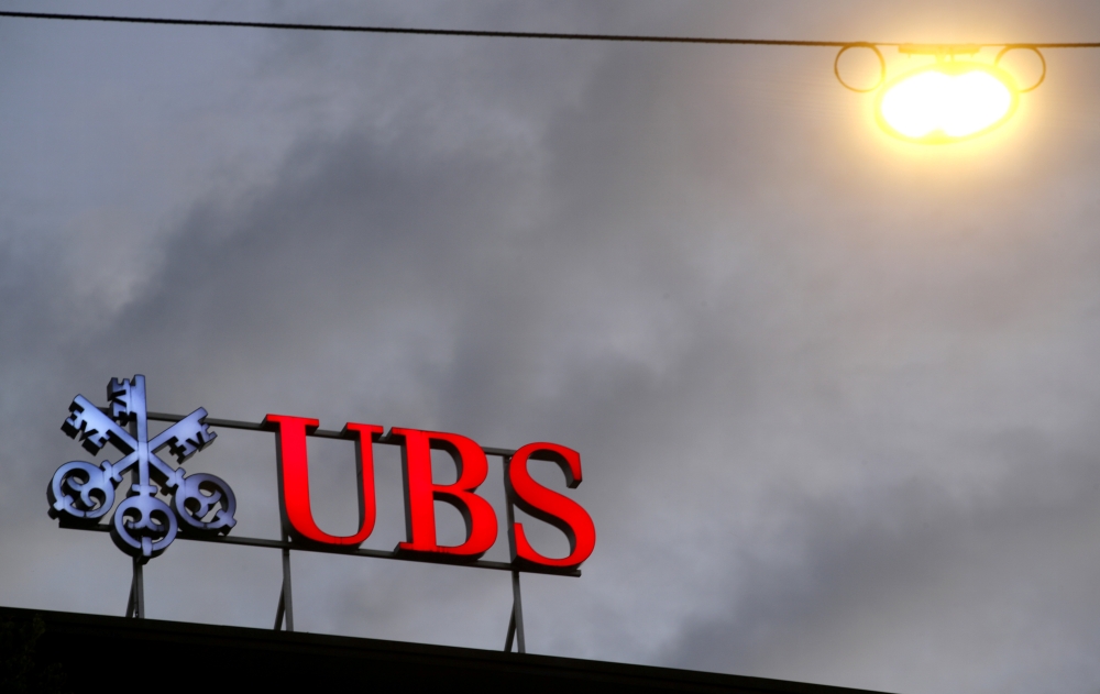 The logo of Swiss bank UBS is seen at a branch office in Zurich, Switzerland June 22, 2020. REUTERS/Arnd Wiegmann/File Photo
