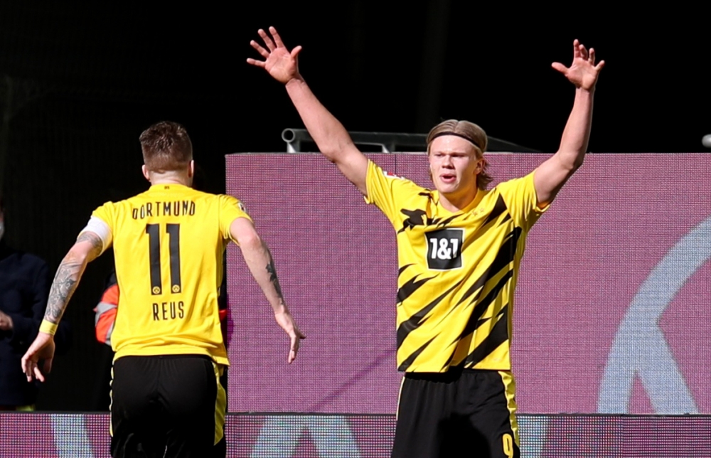 Borussia Dortmund's Erling Braut Haaland celebrates scoring their second goal with Marco Reus Pool via REUTERS/Ronny Hartmann

