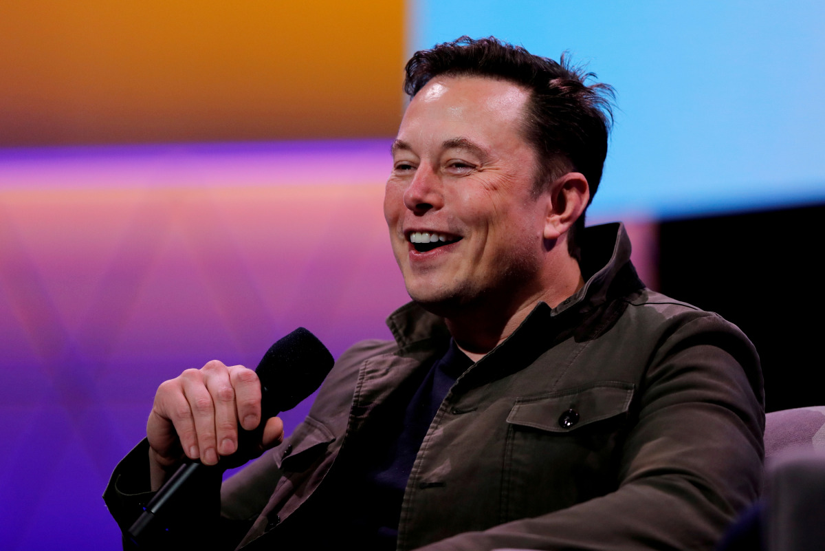 FILE PHOTO: Tesla CEO Elon Musk speaks during the E3 gaming convention in Los Angeles, California, U.S., June 13, 2019. REUTERS/Mike Blake/File Photo
