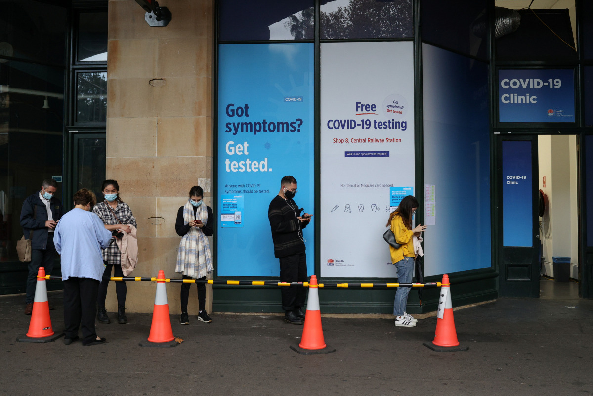People wait in line at a coronavirus disease (COVID-19) testing clinic in the city centre after new cases were reported in Sydney, Australia, May 6, 2021. REUTERS/Loren Elliott
