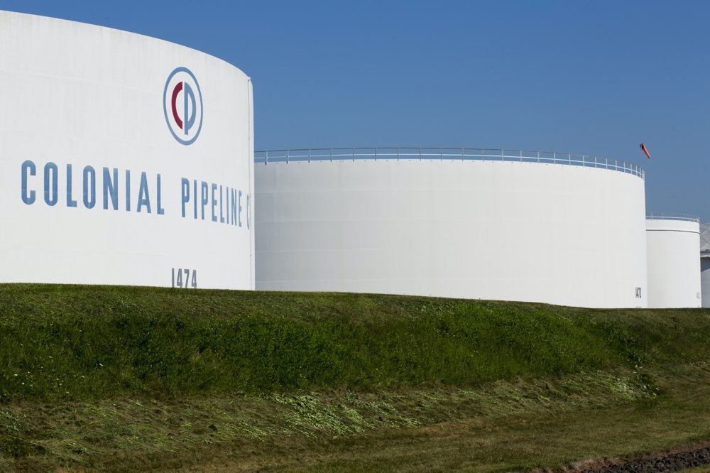 Holding tanks are seen at Colonial Pipeline's Linden Junction Tank Farm in Woodbridge, New Jersey, U.S. in an undated photograph. Colonial Pipeline/Handout via REUTERS./File Photo