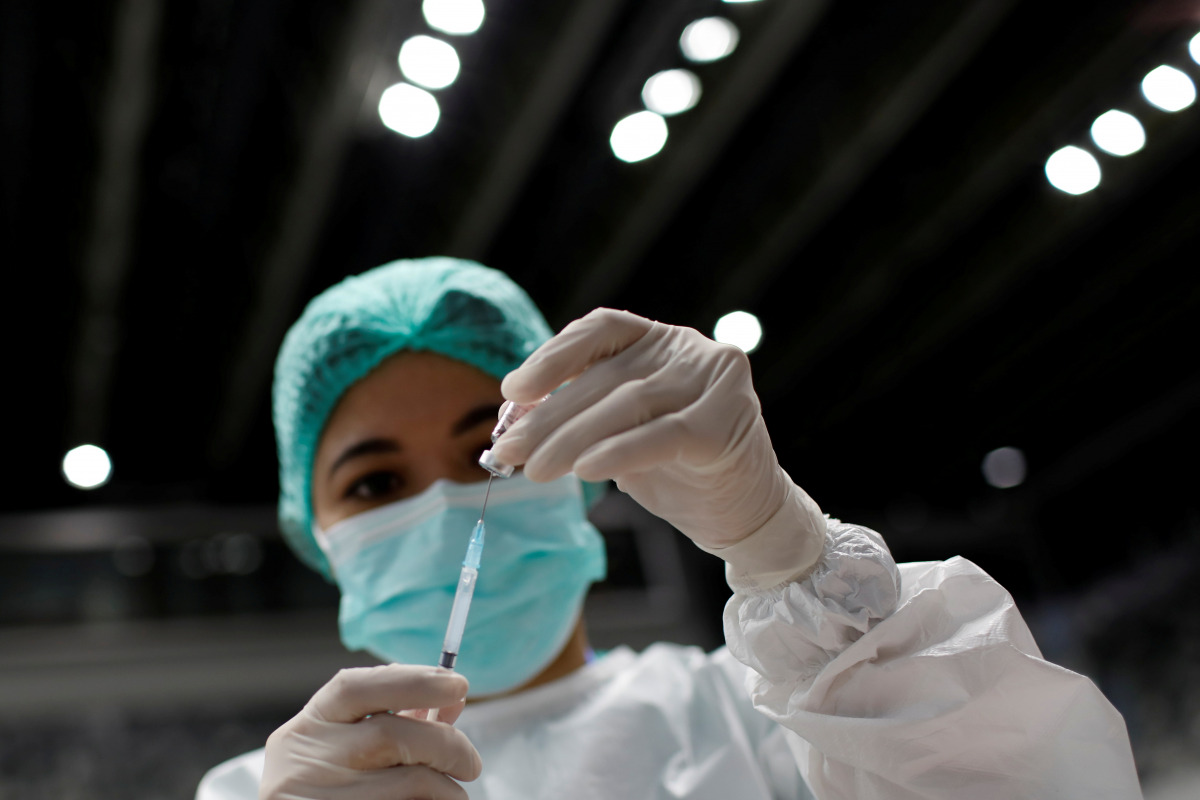 FILE PHOTO: A healthcare worker prepares a dose of Sinovac's vaccine for the coronavirus disease (COVID-19) during a mass vaccination for medical workers at the Istora Senayan stadium in Jakarta, Indonesia, February 4, 2021. REUTERS/Willy Kurniawan/File P