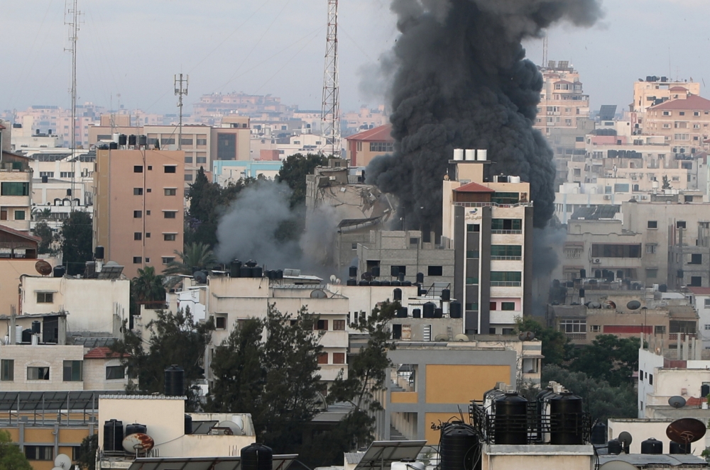 Smoke rises following an Israeli airstrike on a building in Gaza City May 18, 2021. REUTERS/Mohammed Salem